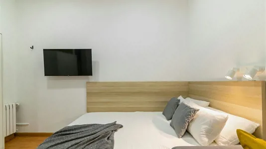 Rooms in Barcelona Ciutat Vella - photo 2