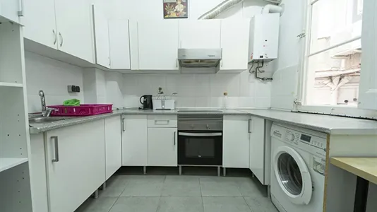 Rooms in Barcelona Eixample - photo 9