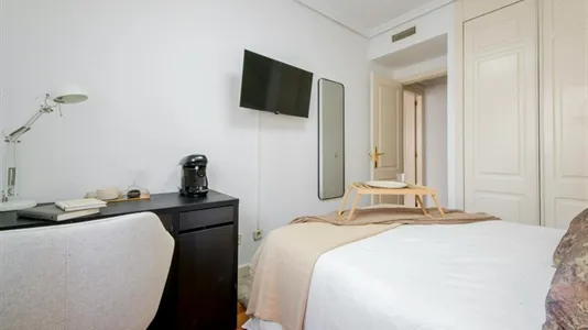 Rooms in El Encinar de los Reyes - photo 3