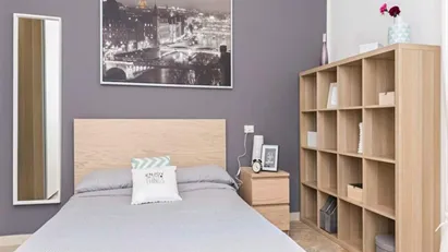 Room for rent in Milano Zona 7 - Baggio, De Angeli, San Siro, Milan