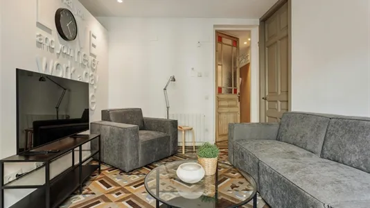 Rooms in Barcelona Eixample - photo 8