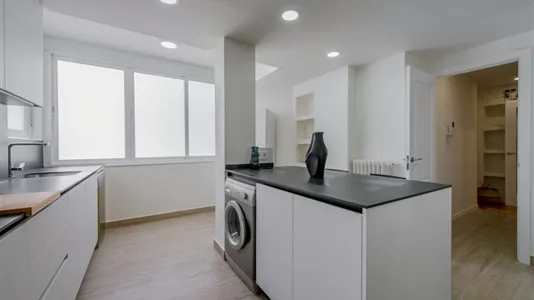 Rooms in Madrid Salamanca - photo 9