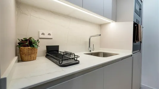 Rooms in Madrid Retiro - photo 10