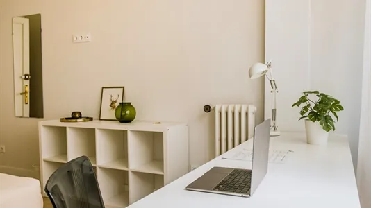 Rooms in Barcelona Eixample - photo 5