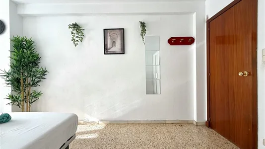 Rooms in Zaragoza - photo 8