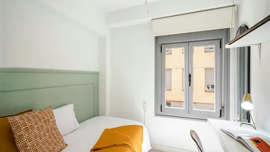 Rooms in Madrid Centro - photo 10
