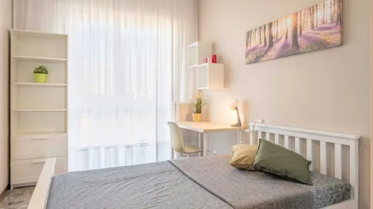 Rooms in Milano Zona 2 - Stazione Centrale, Gorla, Turro, Greco, Crescenzago - photo 1