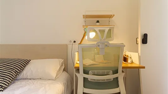 Rooms in Barcelona Ciutat Vella - photo 8