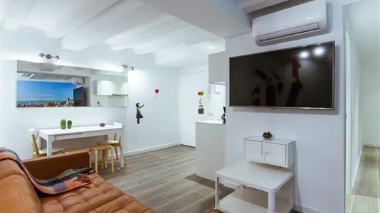 Rooms in Barcelona Ciutat Vella - photo 10