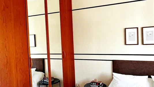 Rooms in Madrid Hortaleza - photo 3