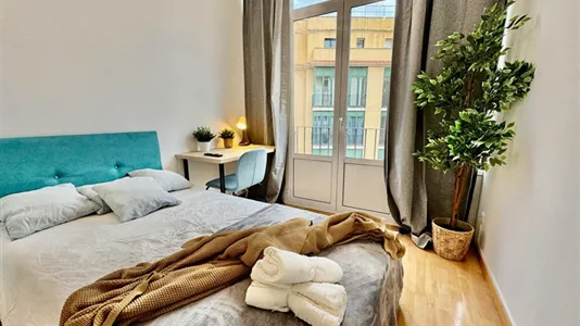 Rooms in Barcelona Eixample - photo 3
