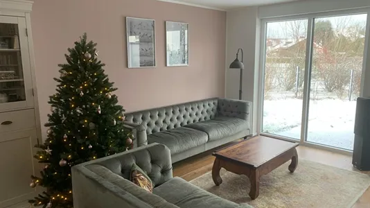 Houses in Essen - photo 1