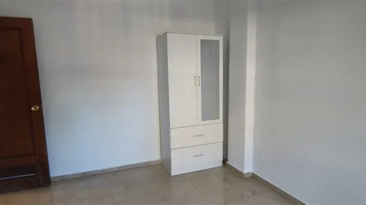 Rooms in Córdoba - photo 3