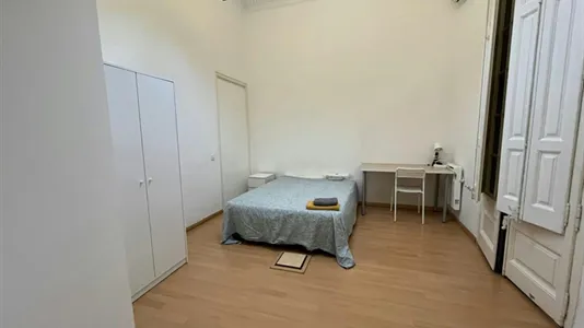 Rooms in Barcelona Eixample - photo 5