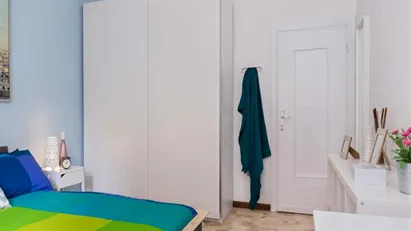 Room for rent in Milano Zona 6 - Barona, Lorenteggio, Milan