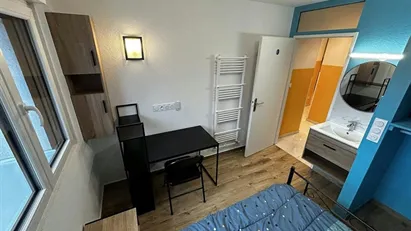Room for rent in Saint-Julien-en-Genevois, Auvergne-Rhône-Alpes
