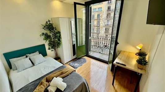 Rooms in Barcelona Eixample - photo 3