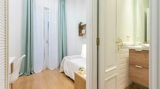 Rooms in Madrid Centro - photo 9