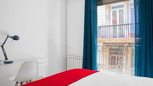Rooms in Barcelona Ciutat Vella - photo 8