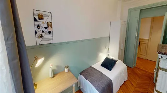 Rooms in Paris 8ème arrondissement - photo 2