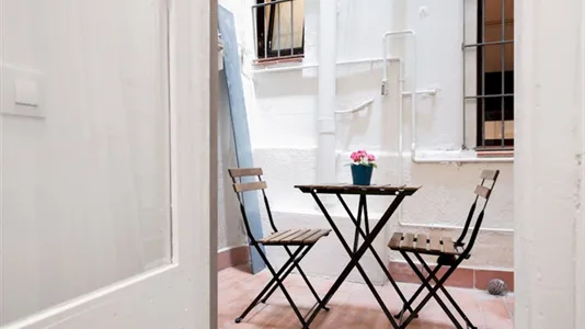Rooms in Barcelona Ciutat Vella - photo 5