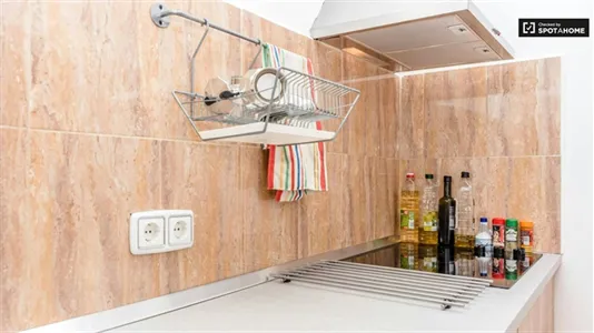 Rooms in Barcelona Ciutat Vella - photo 10