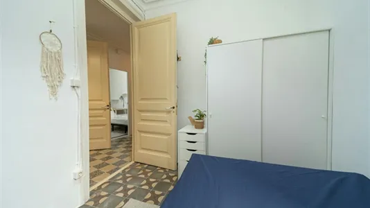 Rooms in Barcelona Ciutat Vella - photo 4