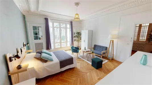Rooms in Paris 17ème arrondissement - photo 2