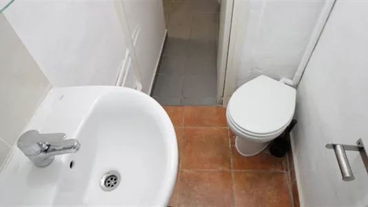 Rooms in Barcelona Ciutat Vella - photo 9