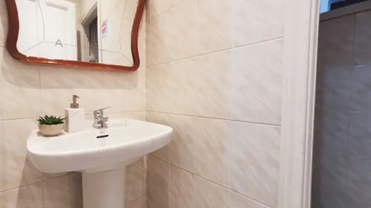 Rooms in Madrid Centro - photo 9