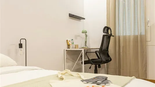 Rooms in Barcelona Ciutat Vella - photo 5