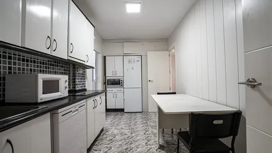 Rooms in Guadalajara - photo 6