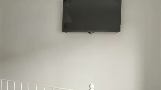 Rooms in Oviedo - photo 5