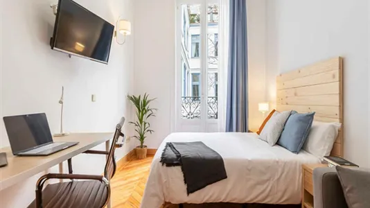 Rooms in Madrid Centro - photo 8