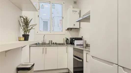 Rooms in Barcelona Ciutat Vella - photo 7
