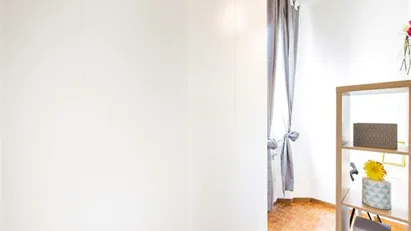 Room for rent in Milano Zona 6 - Barona, Lorenteggio, Milan