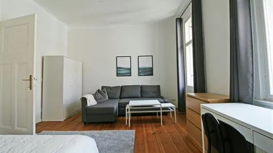 Apartments in Berlin Neukölln - photo 4