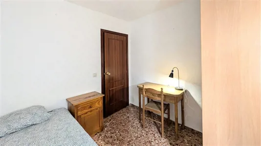 Rooms in Moncada - photo 3