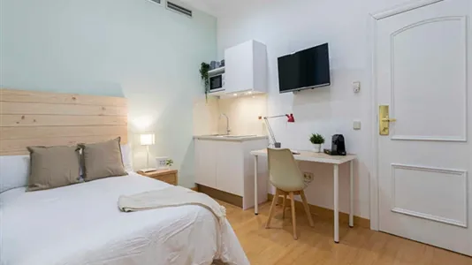 Rooms in Madrid Centro - photo 10