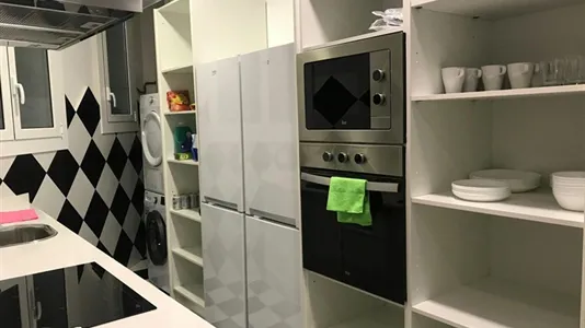 Rooms in Barcelona Ciutat Vella - photo 5