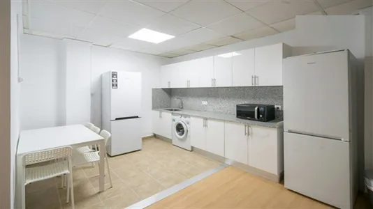 Rooms in Valencia Ciutat Vella - photo 9