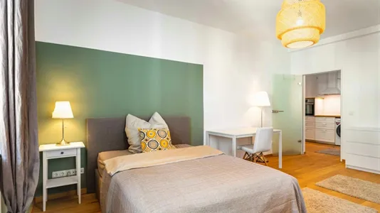 Rooms in Munich Ludwigsvorstadt-Isarvorstadt - photo 2