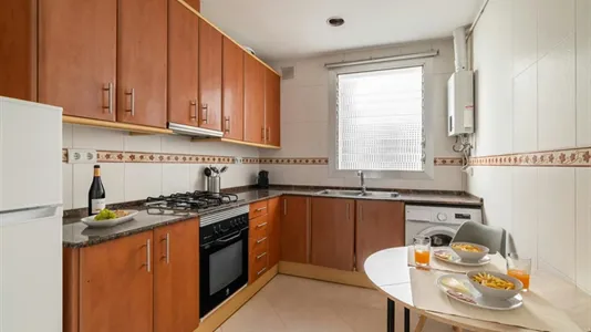 Rooms in Barcelona Ciutat Vella - photo 9