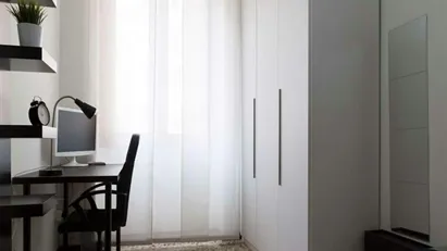 Room for rent in Milano Zona 2 - Stazione Centrale, Gorla, Turro, Greco, Crescenzago, Milan Room for rent in Milano Zona 2 - Stazione Centrale, Gorla, Turro, Greco, Crescenzago, Milan