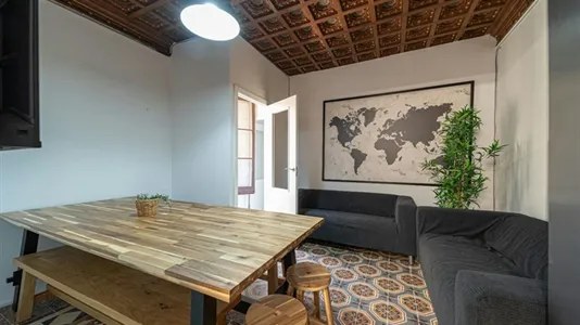 Rooms in Barcelona Ciutat Vella - photo 7
