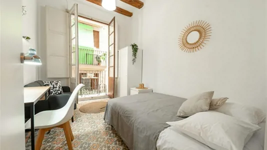 Rooms in Barcelona Ciutat Vella - photo 2
