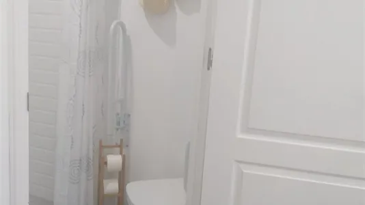 Rooms in El Prat de Llobregat - photo 4