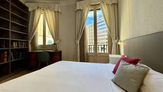 Rooms in Barcelona Eixample - photo 3