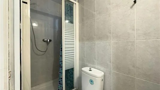 Rooms in Barcelona Ciutat Vella - photo 8