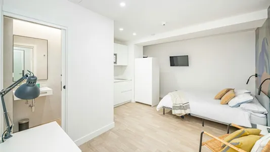 Rooms in Málaga - photo 1